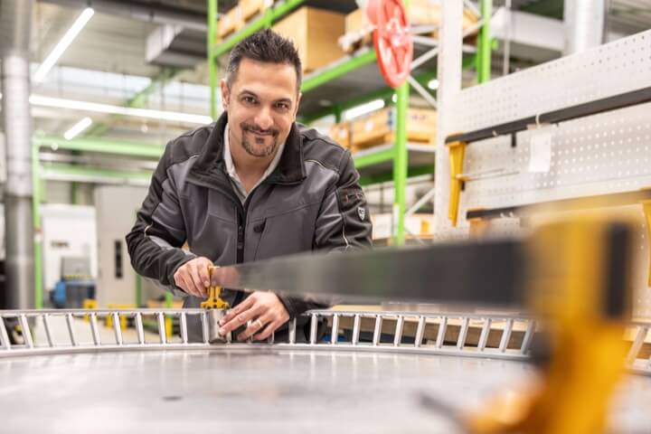 Mitarbeiter vermisst großen Wälzlagerkäfig.