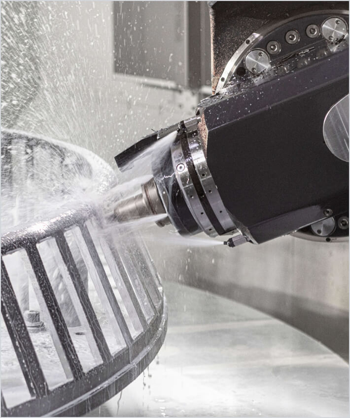 Detailansicht einer Maschine für CNC-Fraesen