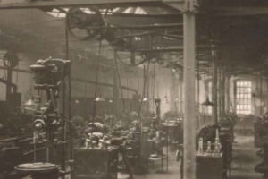 Historische Aufnahme der Produktionhallen und des Maschinenparks von HSP.