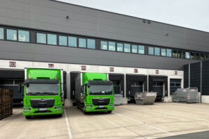 Firmen LKW vor dem HSP Logistikcenter.
